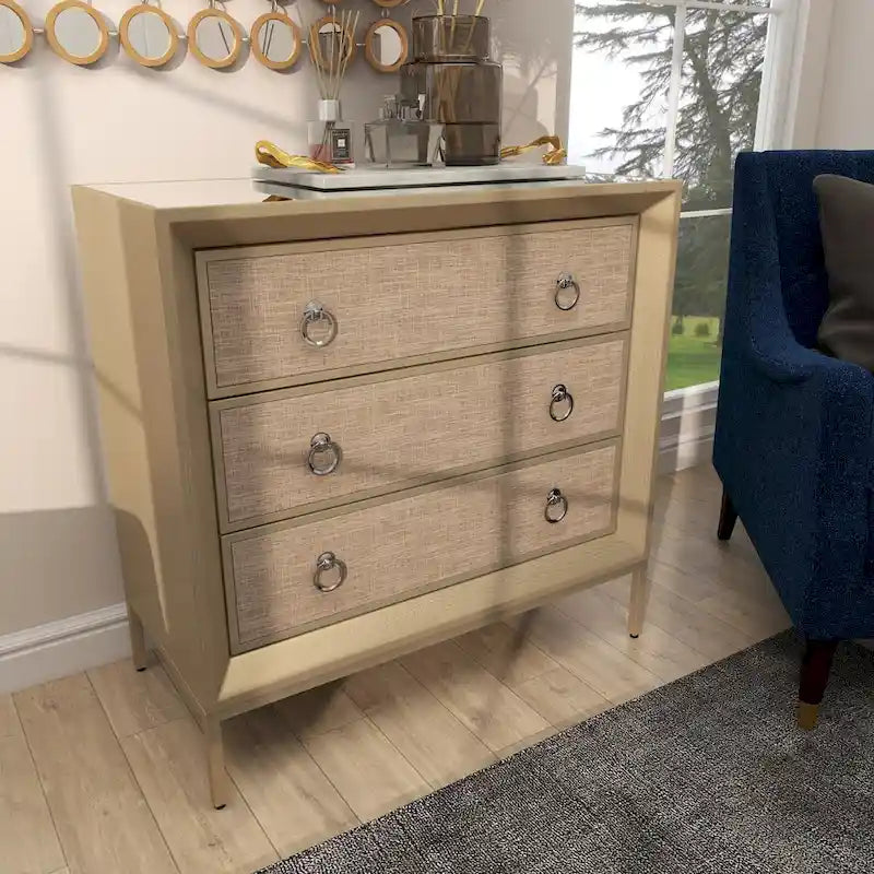 Cassettiera in legno con pannello frontale imbottito, 3 cassetti, piano a specchio e maniglie ad anello - Beige
