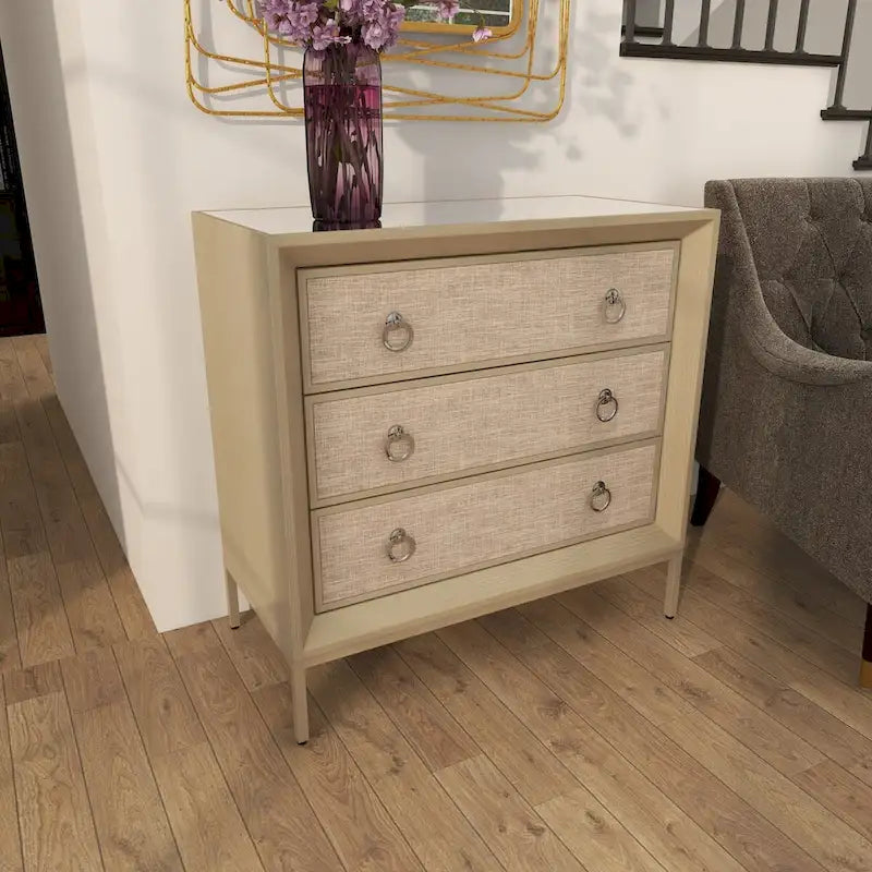 Cassettiera in legno con pannello frontale imbottito, 3 cassetti, piano a specchio e maniglie ad anello - Beige