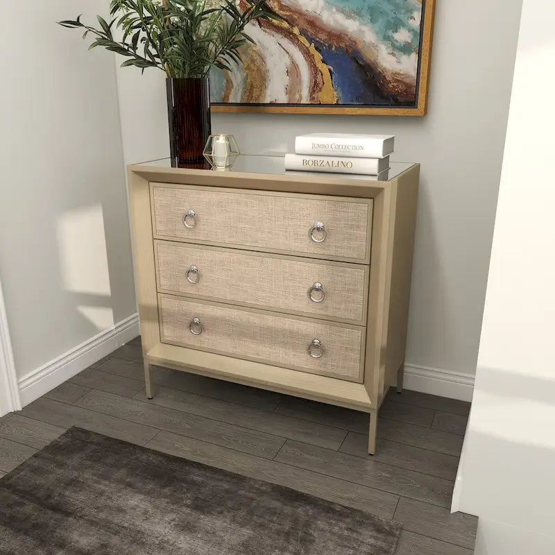 Cassettiera in legno con pannello frontale imbottito, 3 cassetti, piano a specchio e maniglie ad anello - Beige